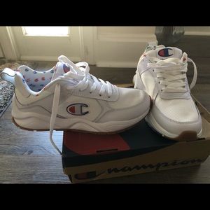 Women’s low cut Champion sneakers